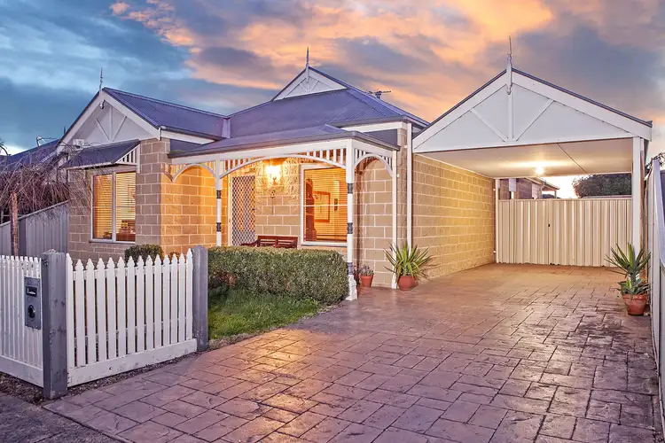 18 BARWON DRIVE, Pakenham VIC 3810