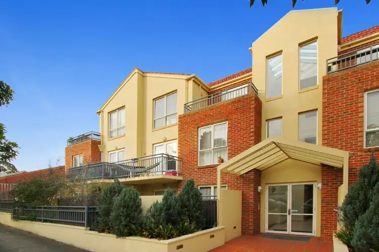 Main view of Homely apartment listing, 15/2 North Avenue, Strathmore VIC 3041