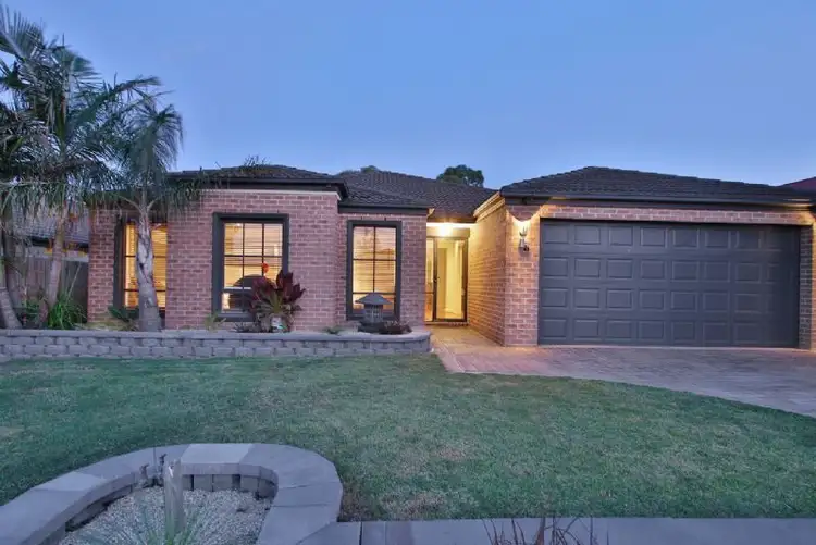 17 Paris Court, Mooroolbark VIC 3138