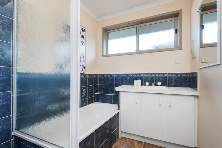 Fifth view of Homely house listing, 8 Carly Close, Narre Warren South VIC 3805