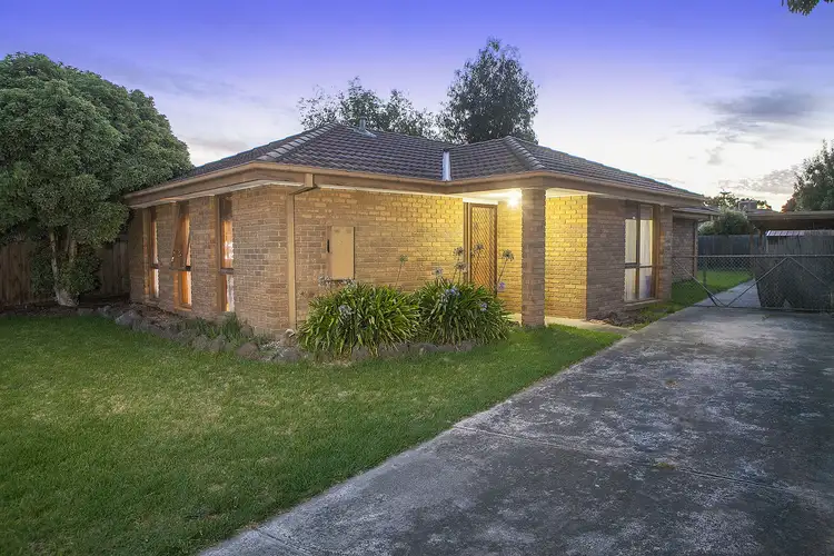 27 Hazelwood Avenue, Cranbourne North VIC 3977