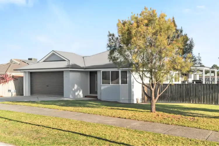 142 Clarendon Drive, Somerville VIC 3912