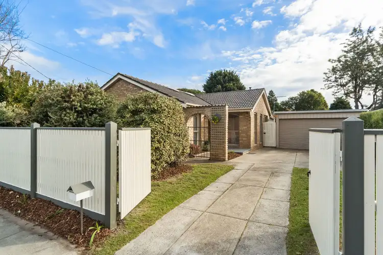 19 Downs Road, Seaford VIC 3198