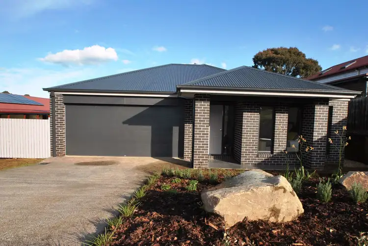 10 BAZLEY STREET, Leongatha VIC 3953