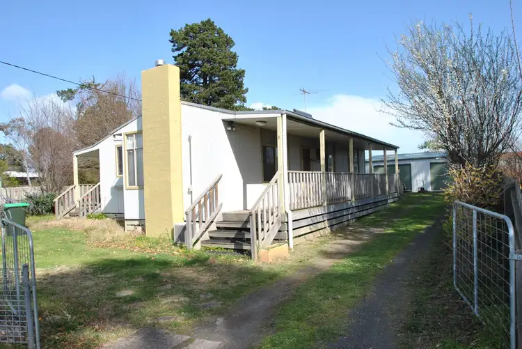 8 LONG STREET, Leongatha VIC 3953