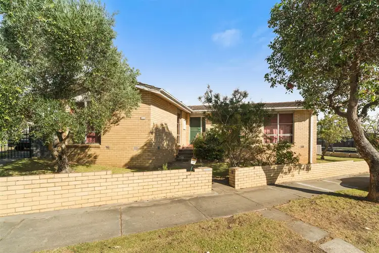 16 Silver Avenue, Frankston North VIC 3200