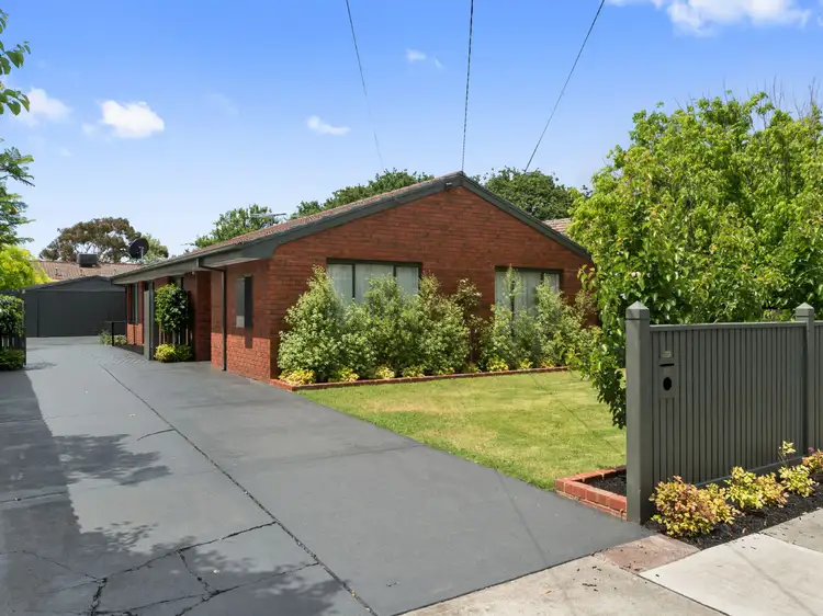 18 Bayside Grove, Seaford VIC 3198