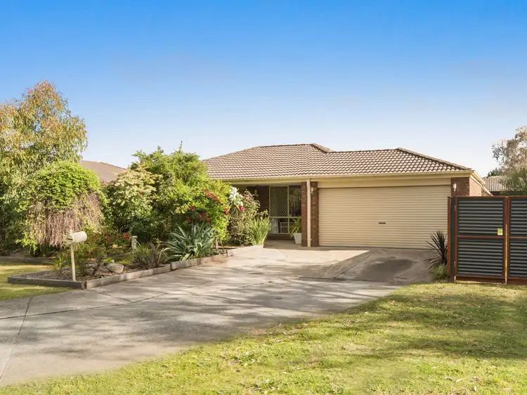 25 Captain Cook Close, Skye VIC 3977