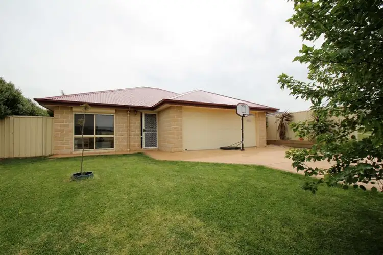 18 Carr Street, Leongatha VIC 3953