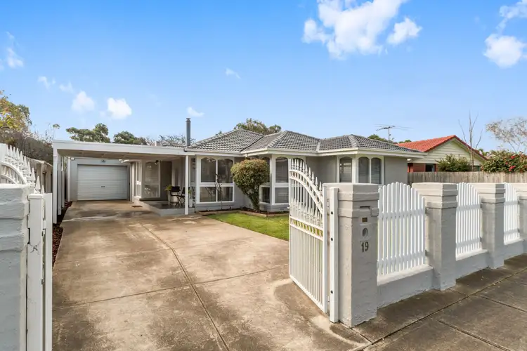 19 Maple Street, Seaford VIC 3198