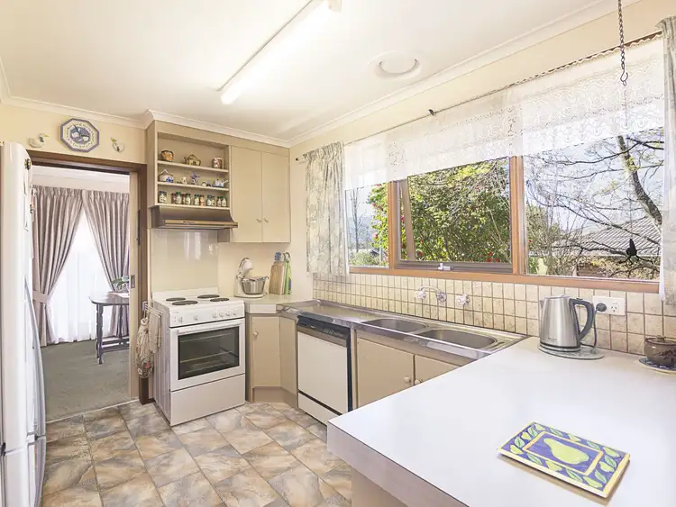 Fifth view of Homely house listing, 10 Curzon Avenue, Healesville VIC 3777