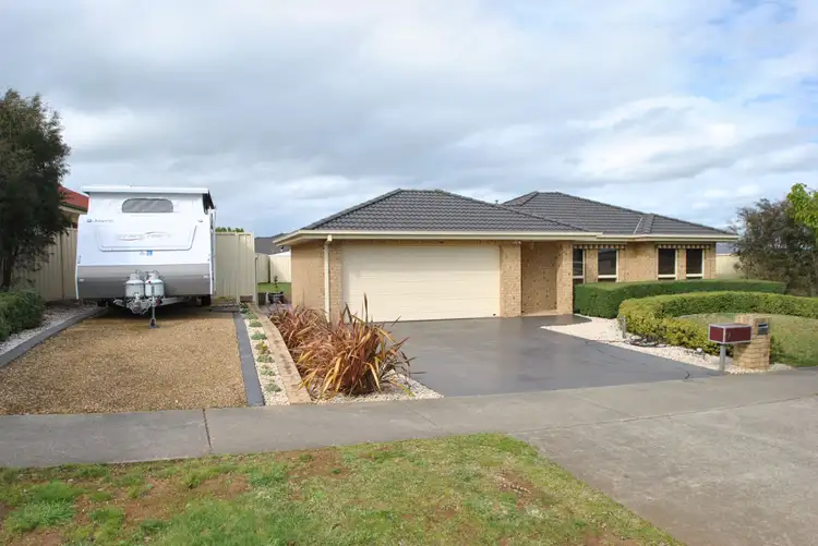 17 CARR AVENUE, Leongatha VIC 3953