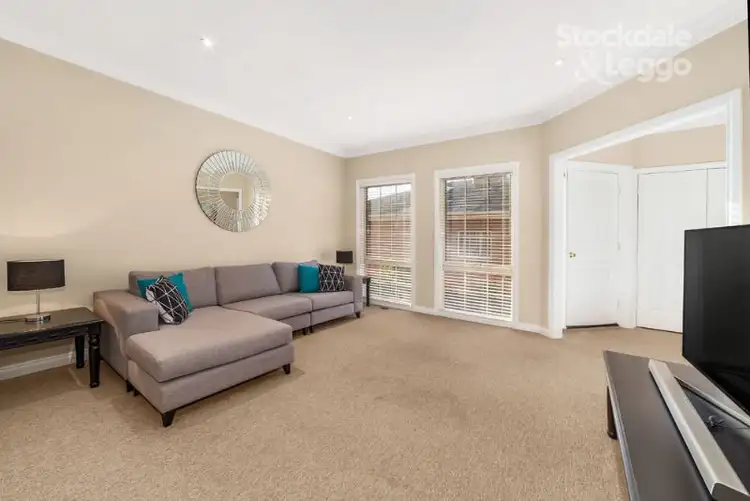 Second view of Homely house listing, 2/16 Therese Avenue, Mount Waverley VIC 3149