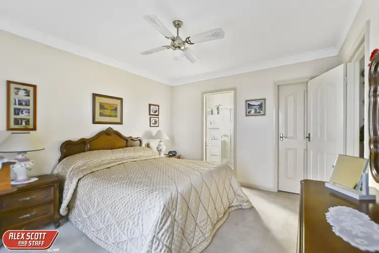 Fifth view of Homely house listing, 8 MILLGROVE WAY, Berwick VIC 3806