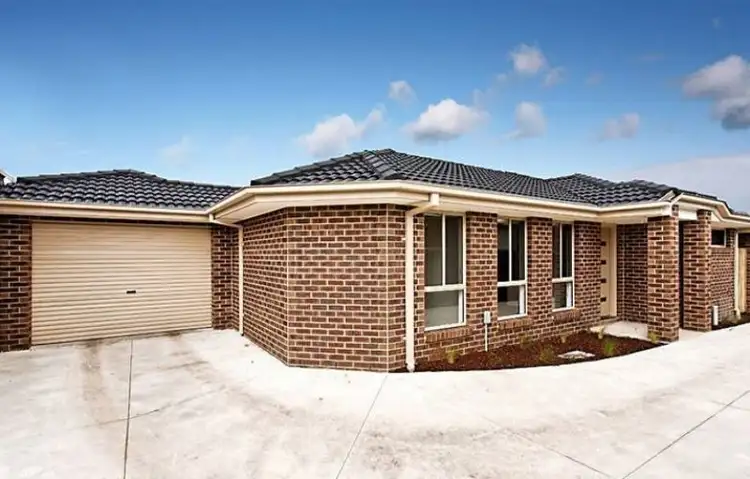 2/18 Magnus Street, St Albans VIC 3021