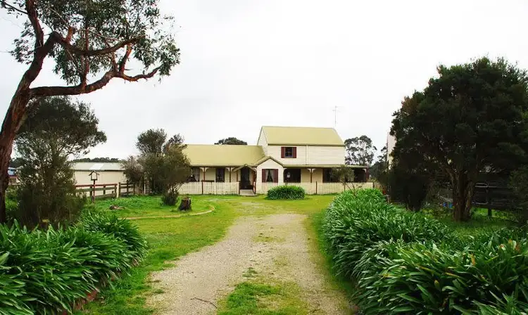 5 Daniel's Road, Wattle Bank VIC 3995