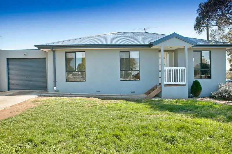 Main view of Homely house listing, 5 Lawson Crescent, Warragul VIC 3820