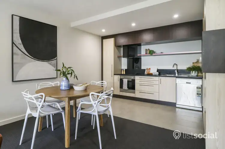 3/6 Crefden St