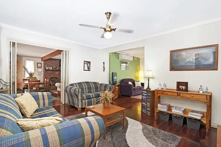 Sixth view of Homely house listing, 8 Geoffrey Court, Cranbourne VIC 3977