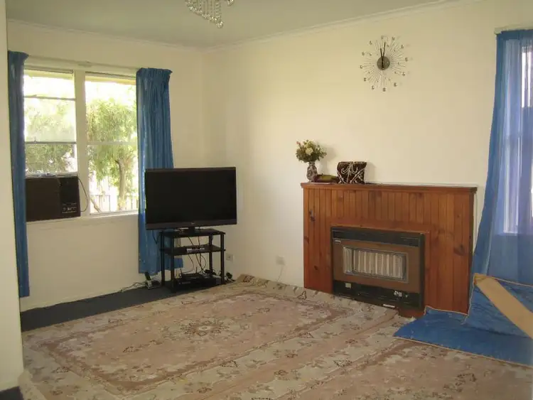 Second view of Homely house listing, 5 Laurina Court, Doveton VIC 3177