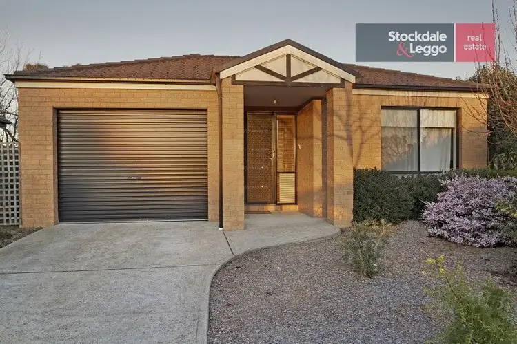 10 Gray Street, Cranbourne North VIC 3977