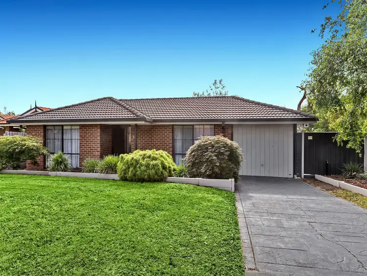8 Moloney Court, Berwick VIC 3806