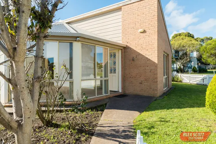 2/30 WYNDHAM AVENUE, Cowes VIC 3922