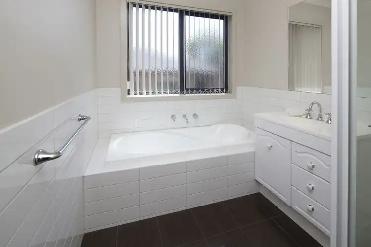 Sixth view of Homely unit listing, 2/231 Outlook Drive, Dandenong North VIC 3175
