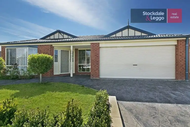 8 Tauna Place, Cranbourne West VIC 3977