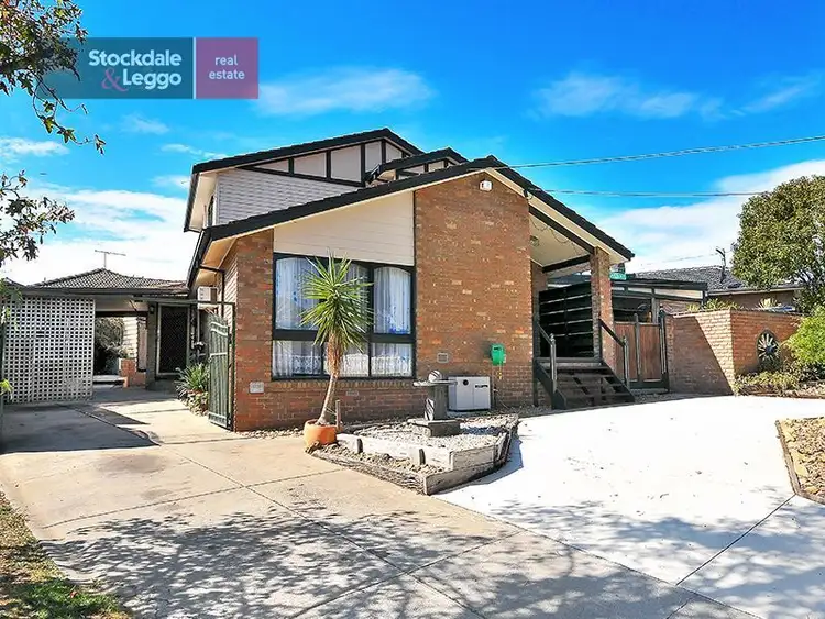 22 Dunfield Drive, Gladstone Park VIC 3043