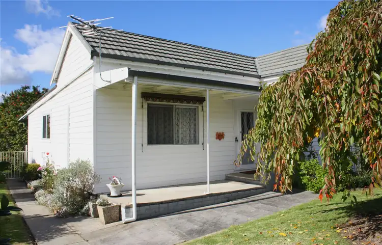 19 CLARENCE STREET, Loch VIC 3945