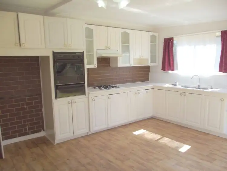 Second view of Homely house listing, 32 Kiparra Close, St Albans VIC 3021