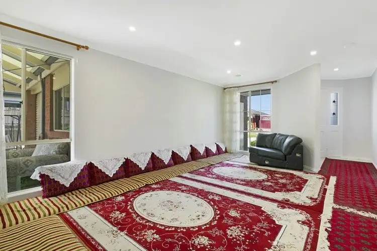 Sixth view of Homely house listing, 8 Tauna Place, Cranbourne West VIC 3977