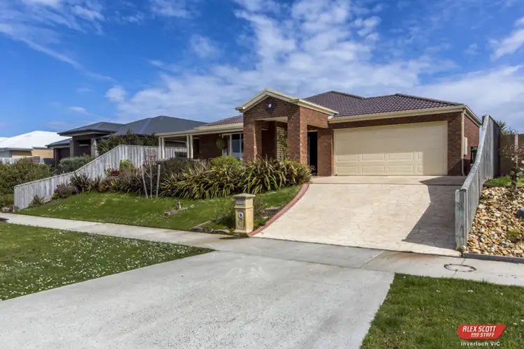 17 Queenscliff Drive, Inverloch VIC 3996