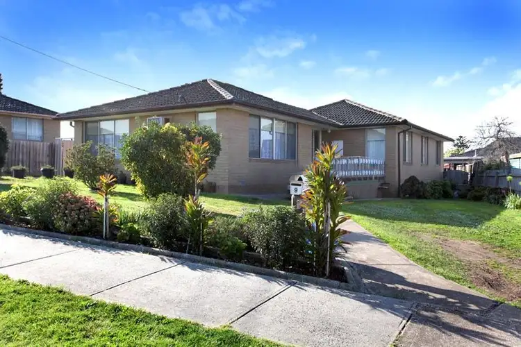 9 Fairbank Avenue, Gladstone Park VIC 3043