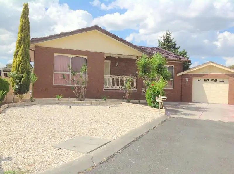 Main view of Homely house listing, 32 Kiparra Close, St Albans VIC 3021