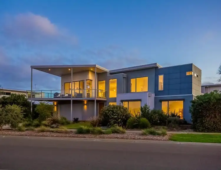 2 WATERFORD DRIVE, Cowes VIC 3922