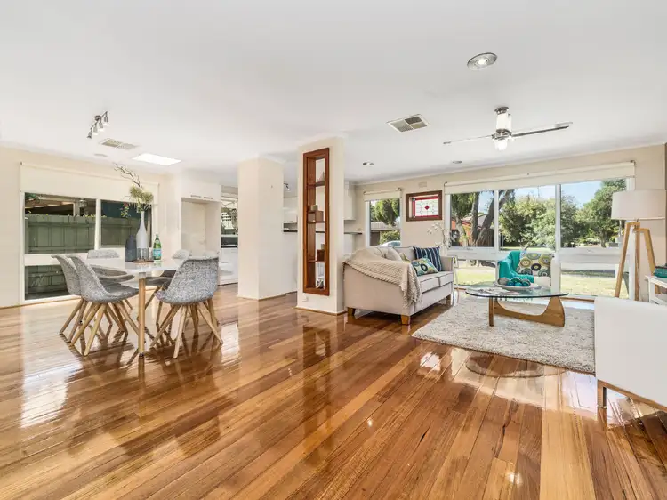 27 Lucas Crescent, Seaford VIC 3198