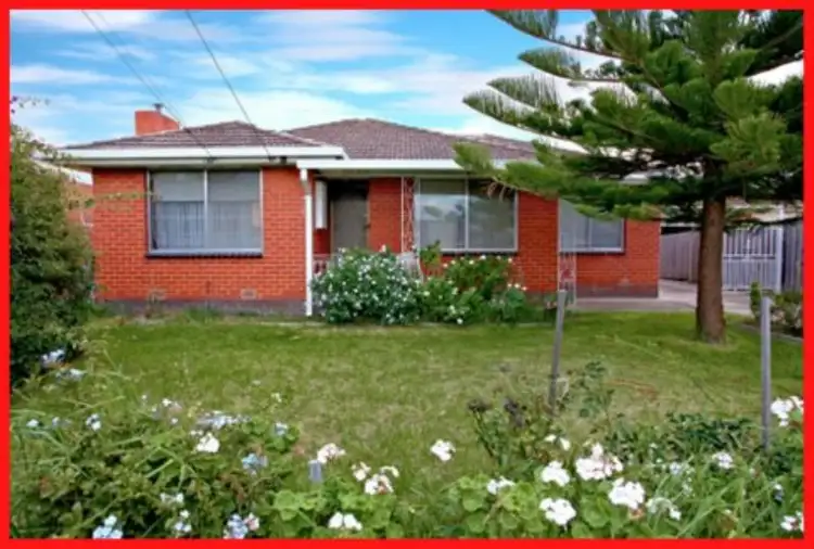 15 Honey Grove, St Albans VIC 3021