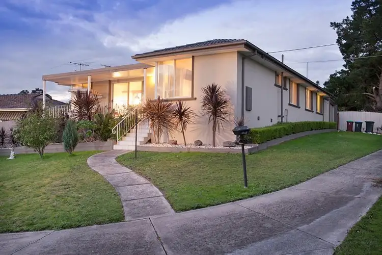 2 Regnans Avenue, Endeavour Hills VIC 3802