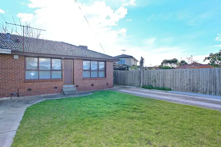 1/2 Lee Street, St Albans VIC 3021