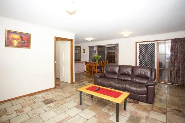 Seventh view of Homely house listing, 18 Leonard Avenue, Berwick VIC 3806