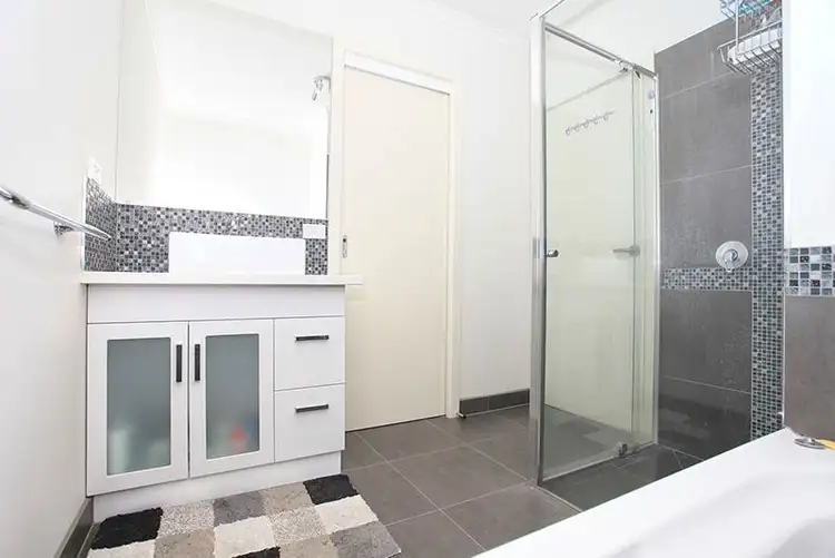 Seventh view of Homely house listing, 2/3 Harmon Avenue, St Albans VIC 3021