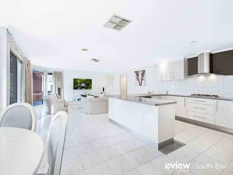 Fifth view of Homely house listing, 2 Arrino Crescent, Hallam VIC 3803