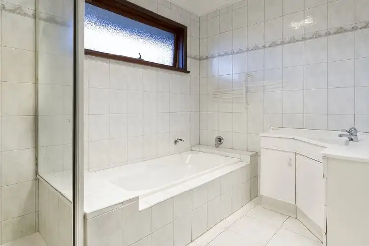 Sixth view of Homely house listing, 4 Lauriston Court, Mulgrave VIC 3170