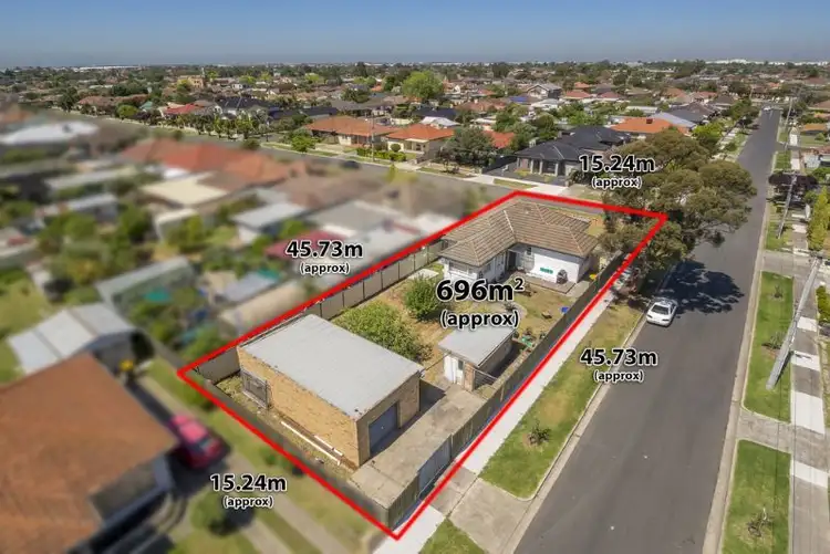 30 Ainsworth Street, Sunshine West VIC 3020