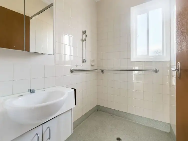 Sixth view of Homely house listing, 2 Eton Court, Frankston VIC 3199