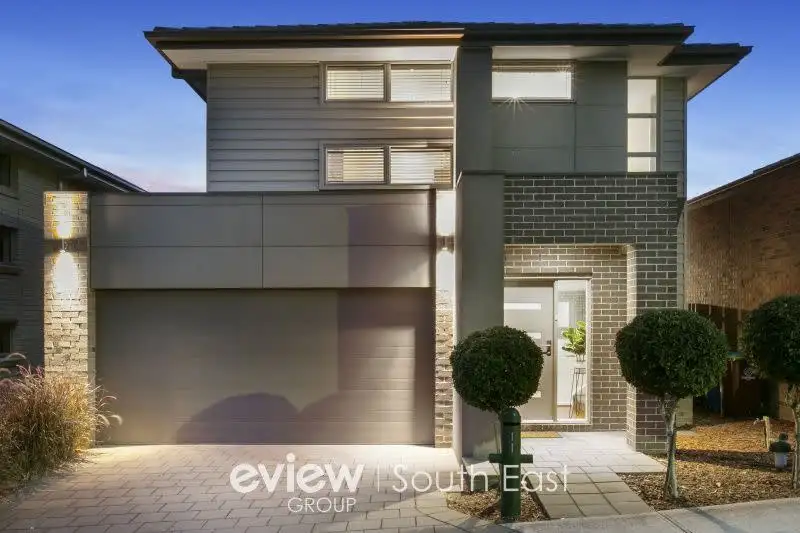 Main view of Homely townhouse listing, 11 Barrier Reef Circuit, Endeavour Hills VIC 3802