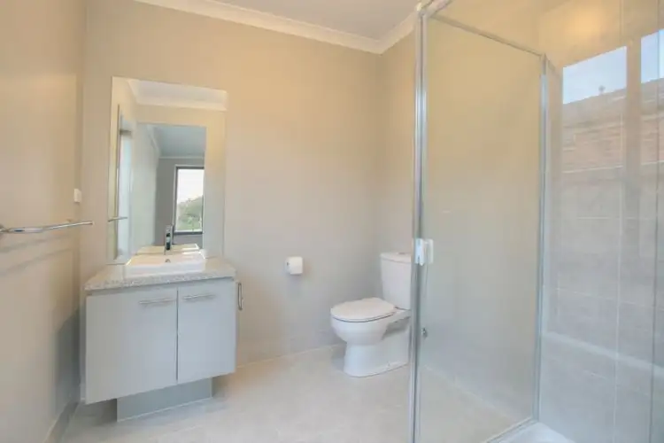Fifth view of Homely house listing, 4 Valencia Circuit, Cranbourne VIC 3977