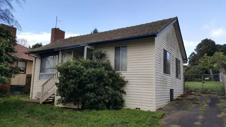 8 Burton Street, Warragul VIC 3820